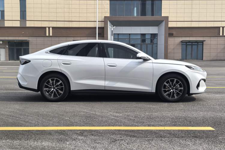 Used BYD Seal 06 New Energy 2024 DM-i 80KM Prestige Model Exterior 3