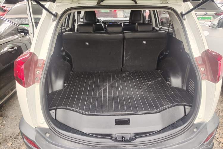 Used Toyota RAV4 2015 2.5L Automatic 4x4 Elite Edition Trunk