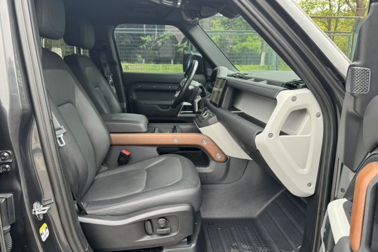 Used Land Rover Defender 2023 110 3.0T P400 X-DYNAMIC HSE Right Front Seat