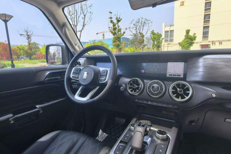 Used Tank 300 2023 Off-Road Edition 2.0T Challenger Interior 7