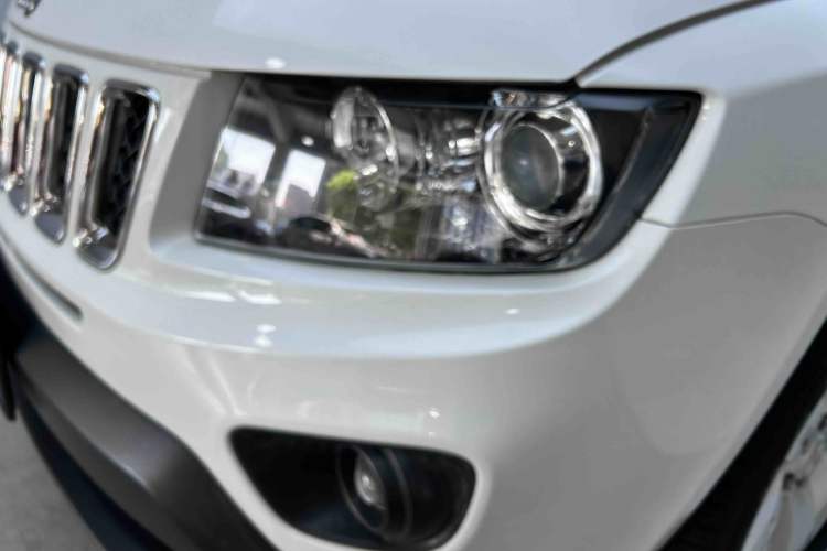 Used Jeep Compass 2015 2.0L two-wheel drive sport version Left Front Headlight