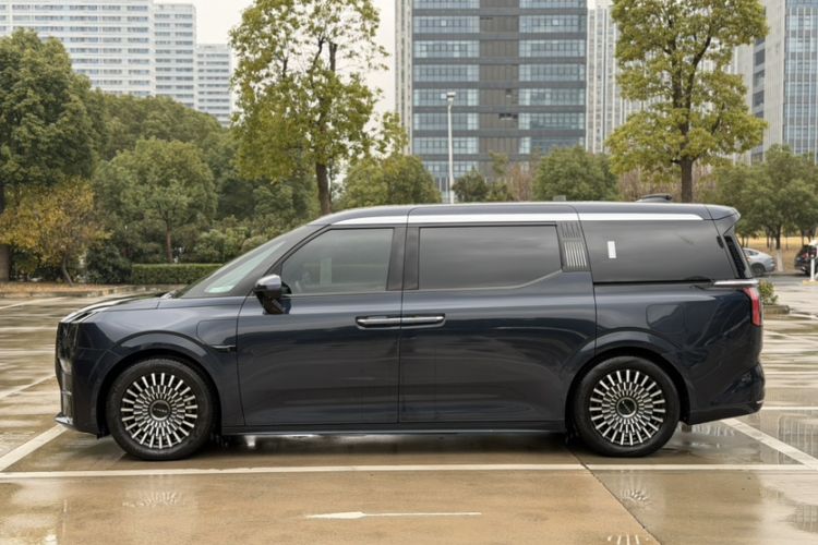 Used Zeekr 009 2022 WE Edition
