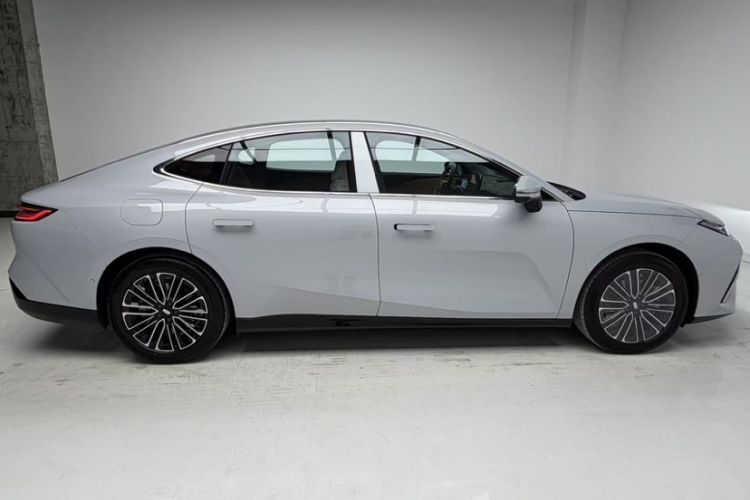 Used Geely Galaxy 8 2025 130km EM-i Deluxe Edition
