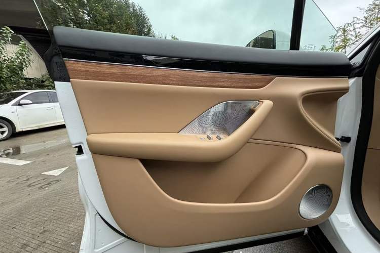 Used Hima Luxeed R7 2024 All-Electric 736 km Ultra Interior 10