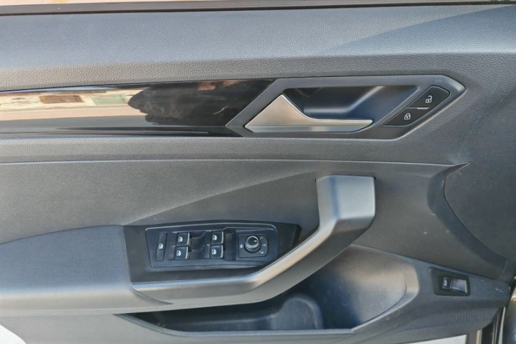 Used Volkswagen T-ROC 2018 280TSI DSG Two-Wheel-Drive Comfort Version China V Standard