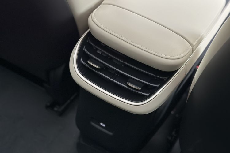 Used Nio ET5T 2025 75 kWh Touring Interior 7