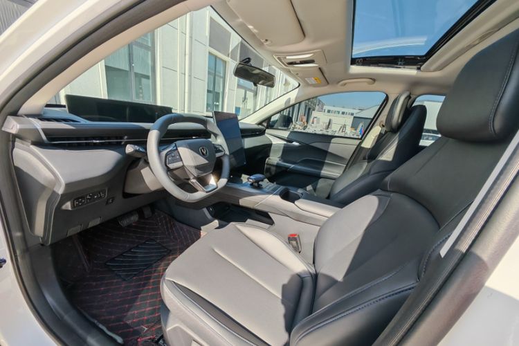 Used CHANGAN Eado 2025 Blue Whale 1.5T 500Bar Prestige Model Interior 4