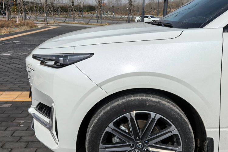 Used CHANGAN UNI-K 2024 2.0T Two-Wheel Drive Global Edition Exterior 6