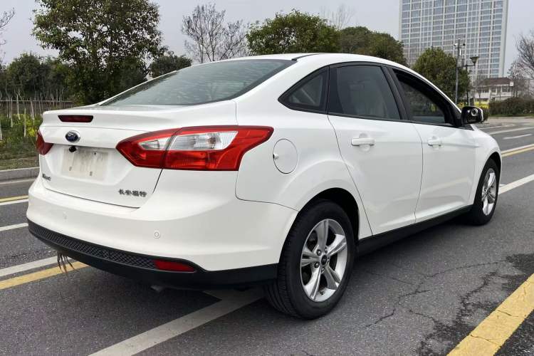 Used Ford Focus 2012 Sedan 1.6L Manual Fashion Edition
