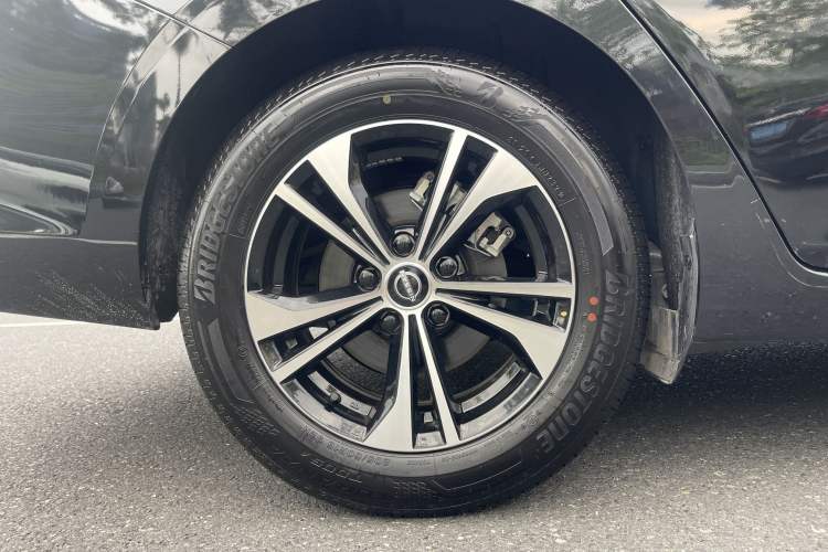 Used Nissan Sylphy 2023 1.6L CVT Black Gold Edition Exterior 11