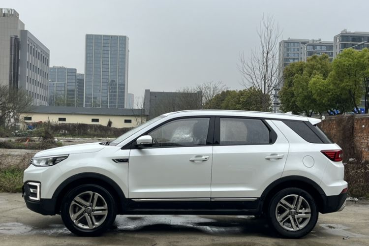 Used CHANGAN CS55 2018 1.5T Manual Colorful Model China V Standard Exterior 4