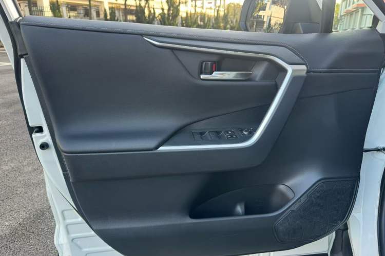 Used Toyota RAV4 2020 Dual-Engine 2.5L E-CVT 4x4 Elite PLUS Edition
