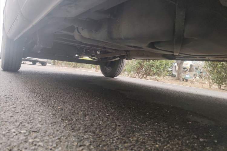 Used SAIC MAXUS Xintu V80 2016 2.5T Manual Aoyuntong National IV Short Wheelbase Mid-Roof 6-Seater Exterior 5