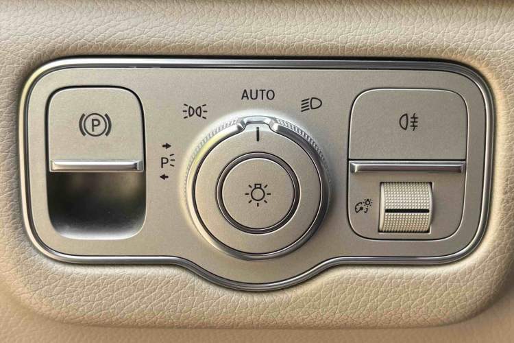 Used Mercedes-Benz GLE 2020 Restyled GLE 350 4MATIC Fashion Edition Interior 5