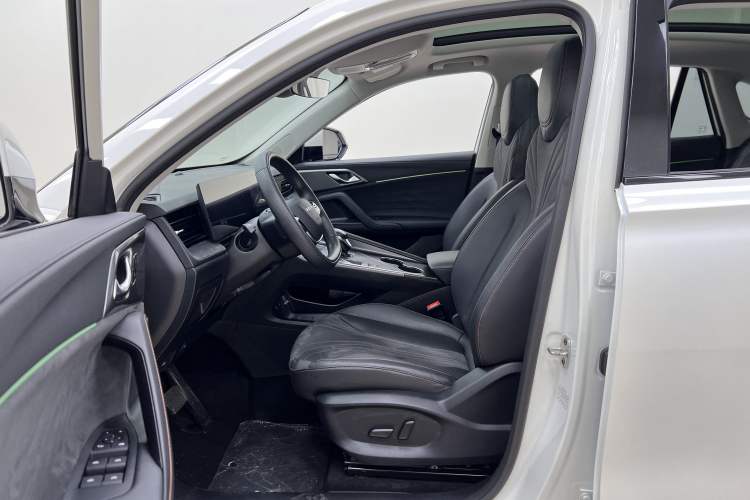 Used Roewe D5X DMH 2024 135 Tech Edition
