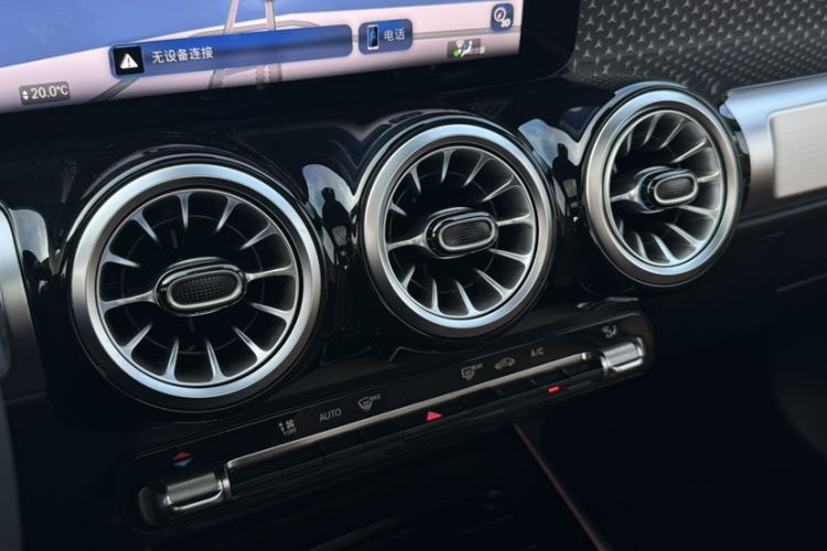 Used Mercedes-Benz GLB 2024 GLB 220 Dynamic Edition Interior 2