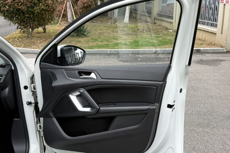 Used Peugeot 308S 2015 1.6T Automatic Jingchi Edition Interior 3