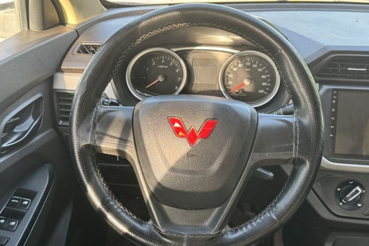 Used Wuling Hongguang 2021 1.5L Revised S Standard Version with Electric Power Steering LAR Steering Wheel