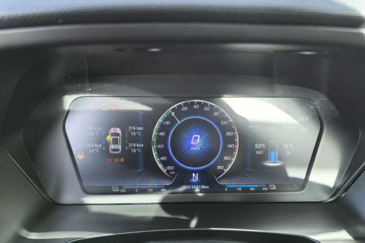 Used Soueast DX3 2018 EV Flagship Model Odometer Close Up