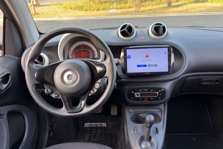 Used smart fortwo 2018 1.0L 52kW Hardtop Dynamic Version China V
