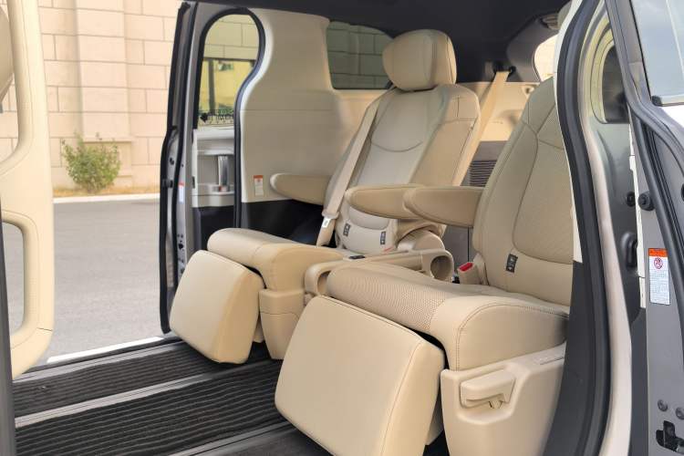 Used Toyota Granvia 2022 2.5L Hybrid Prestige Edition