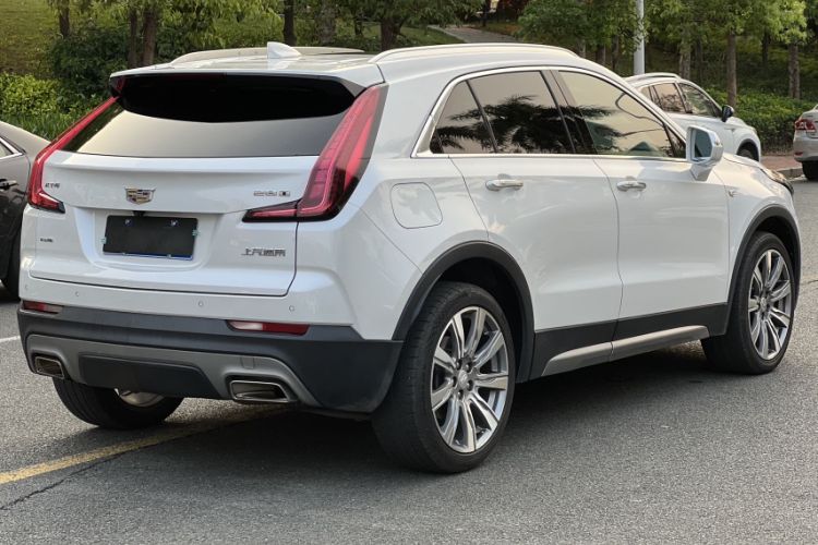 Used Cadillac XT4 2018 28T 4x4 Platinum Edition