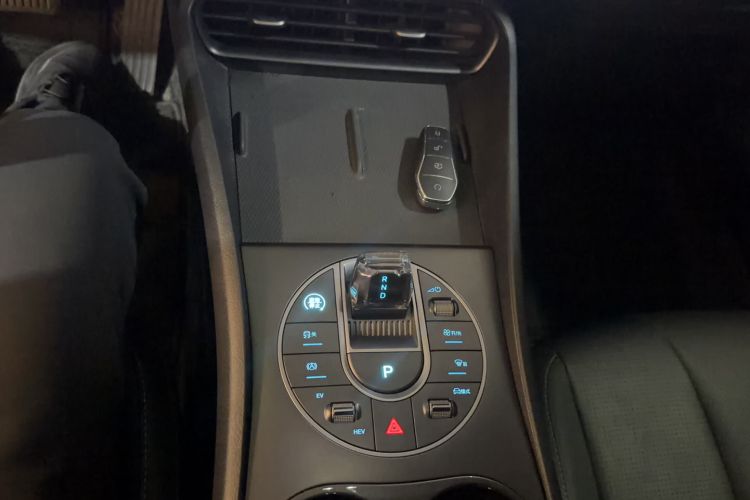 Used BYD Seal 05 DM-i 2025 DM-i Smart Drive 55KM Luxury Model Audio And AC Panel