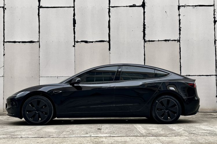 Used Tesla Model 3 2025 Rear-Wheel-Drive Version