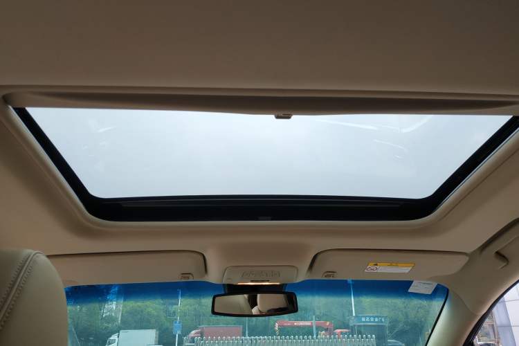 Used Buick GL8 2023 Facelifted Land Cruiser Executive Luxury Version