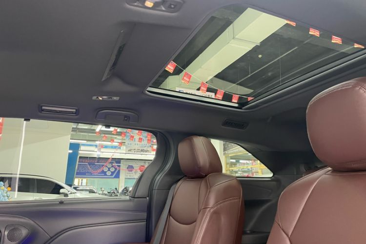 Used Toyota Granvia 2024 2.5L Hybrid Prestige PLUS Four-Wheel Drive Version Interior 2