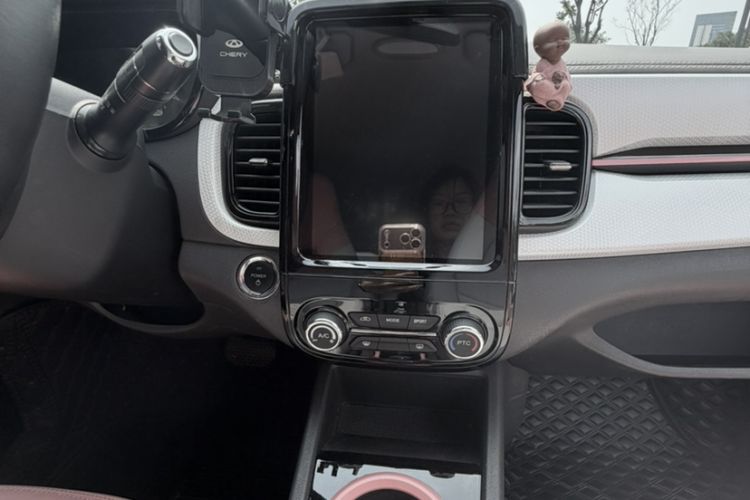 Used Chery Little Ant 2022 Sweet Pink Edition Half-Sugar Version Lithium Iron Phosphate 29.2 kWh 30 kW 301 km