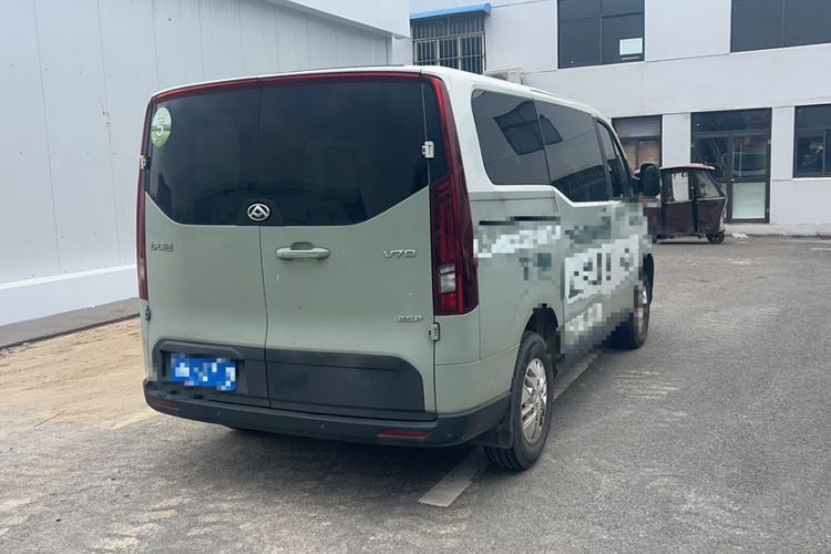 Used SAIC MAXUS Xintu V70 2023 2.0T Elite Edition Manual Transmission Short Wheelbase Low Roof 5/6 Seats (125 hp)
