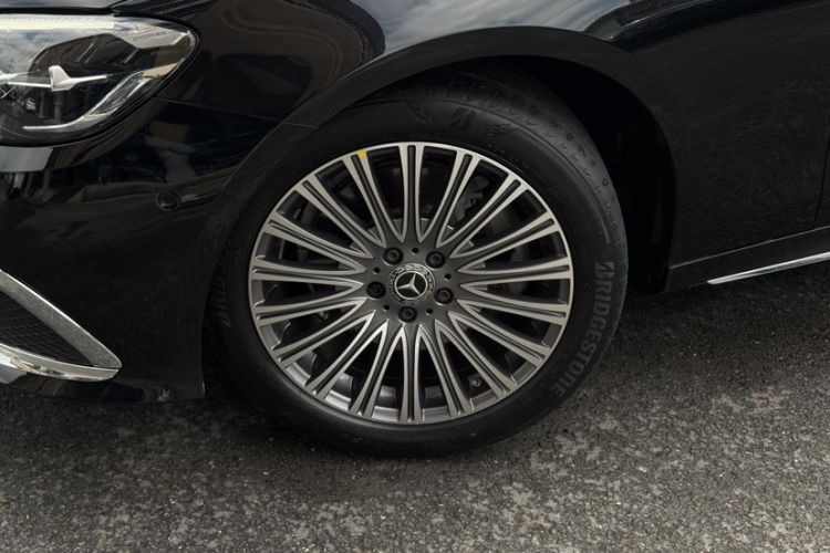 Used Mercedes-Benz E-Class 2022 Revised Version E 300 L Sporty and Stylish Edition Exterior 7