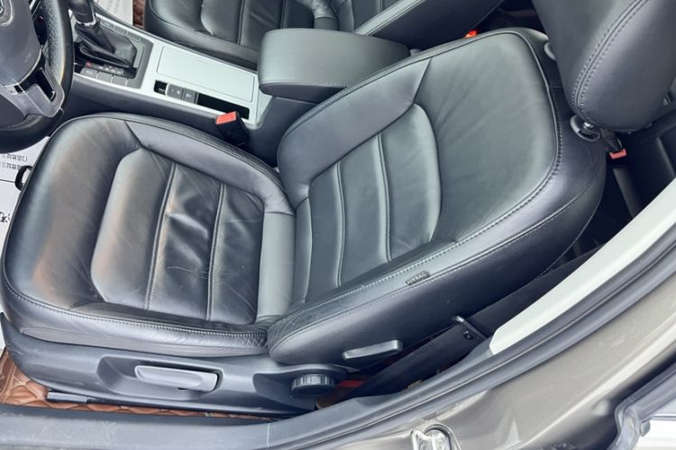 Used Volkswagen Passat 2014 1.8TSI DSG Prestige Edition Interior 2