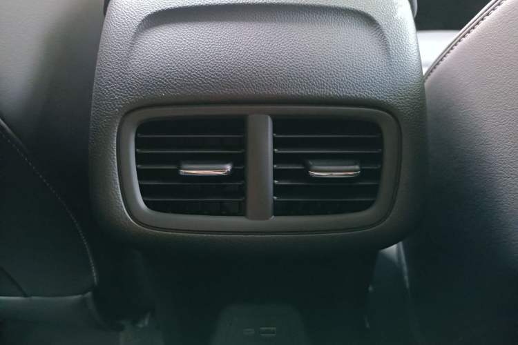 Used Buick Envision 2025 25T Entry-Grade Platinum Edition Interior 7