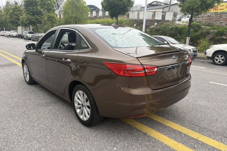 Used Ford Escort 2015 1.5L Automatic Fashion Model Exterior 3