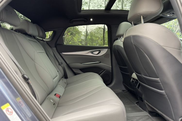 Used BYD Seal 2024 HONOR Edition DM-i 1.5L 121km Luxury Model Interior 9