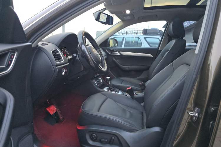 Used Audi Q3 2015 30 TFSI Comfort Model Interior 1