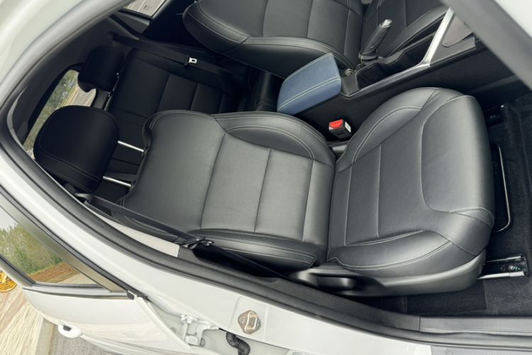 Used Geometry EX3 Kung Fu Cow 2021 Tough Bull Cow Right Front Seat