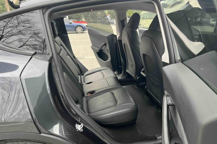 Used Tesla Model Y 2024 Long-Range All-Wheel-Drive Version
