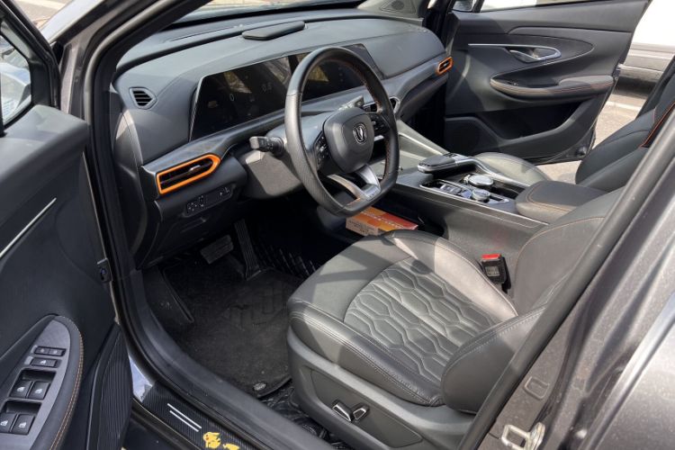 Used CHANGAN UNI-T 2022 1.5T Prestige Version Interior 6