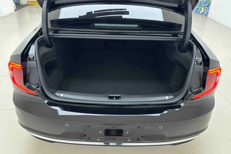 Used Volvo S90 2025 B5 Zhiyi Luxury Edition
