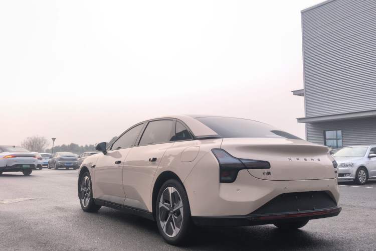 Used XPeng MONA M03 2024 620 with Ultra-Long Range
