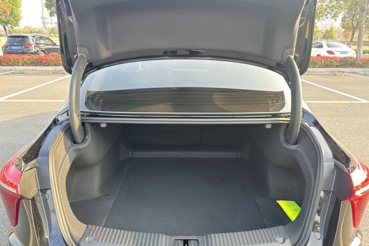 Used Hongqi H5 2025 2.0T Automatic Flag Edition – 500 000 Units Commemorative Version