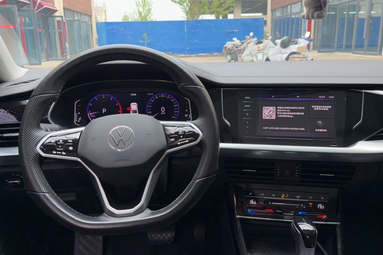 Used Volkswagen Passat 2023 Revised 330TSI Elite Edition Center Console