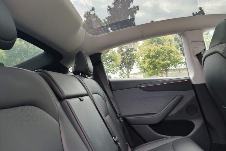 Used Tesla Model Y 2025 Rear-Wheel-Drive Version