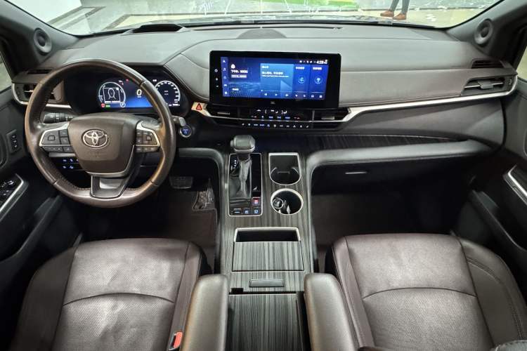 Used Toyota Sienna 2021 2.5L Hybrid Platinum Edition