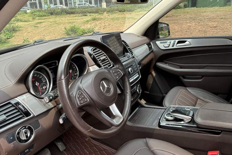 Used Mercedes-Benz GLS 2017 GLS 400 4MATIC Fashion Edition Interior 1
