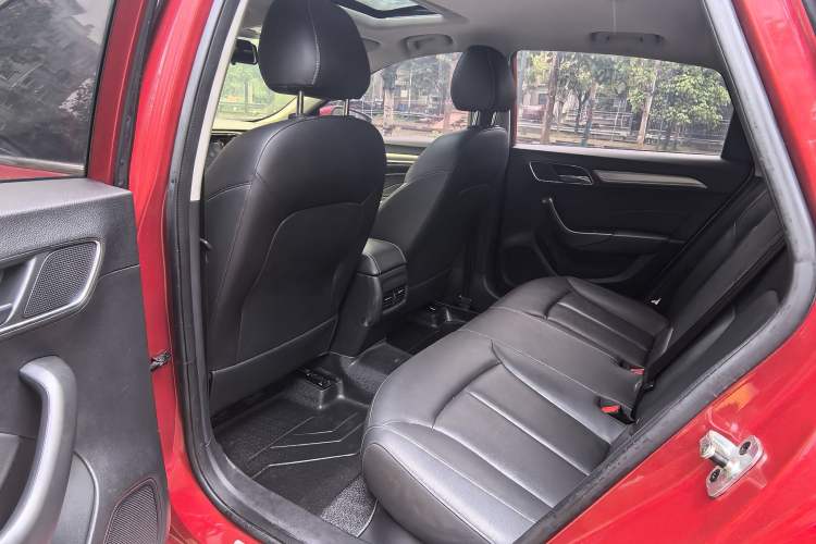 Used Roewe i6 2020 PLUS 1.6L CVT 4G Connected Glory Flagship Edition
