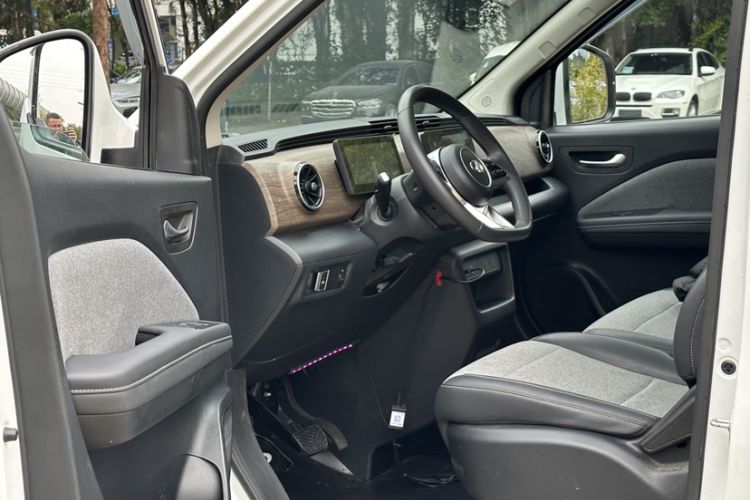 Used Ruichi EC75 2025 Model Passenger Vehicle Smart Driving Ultra-Charging Edition Superior I 52.16 kWh
